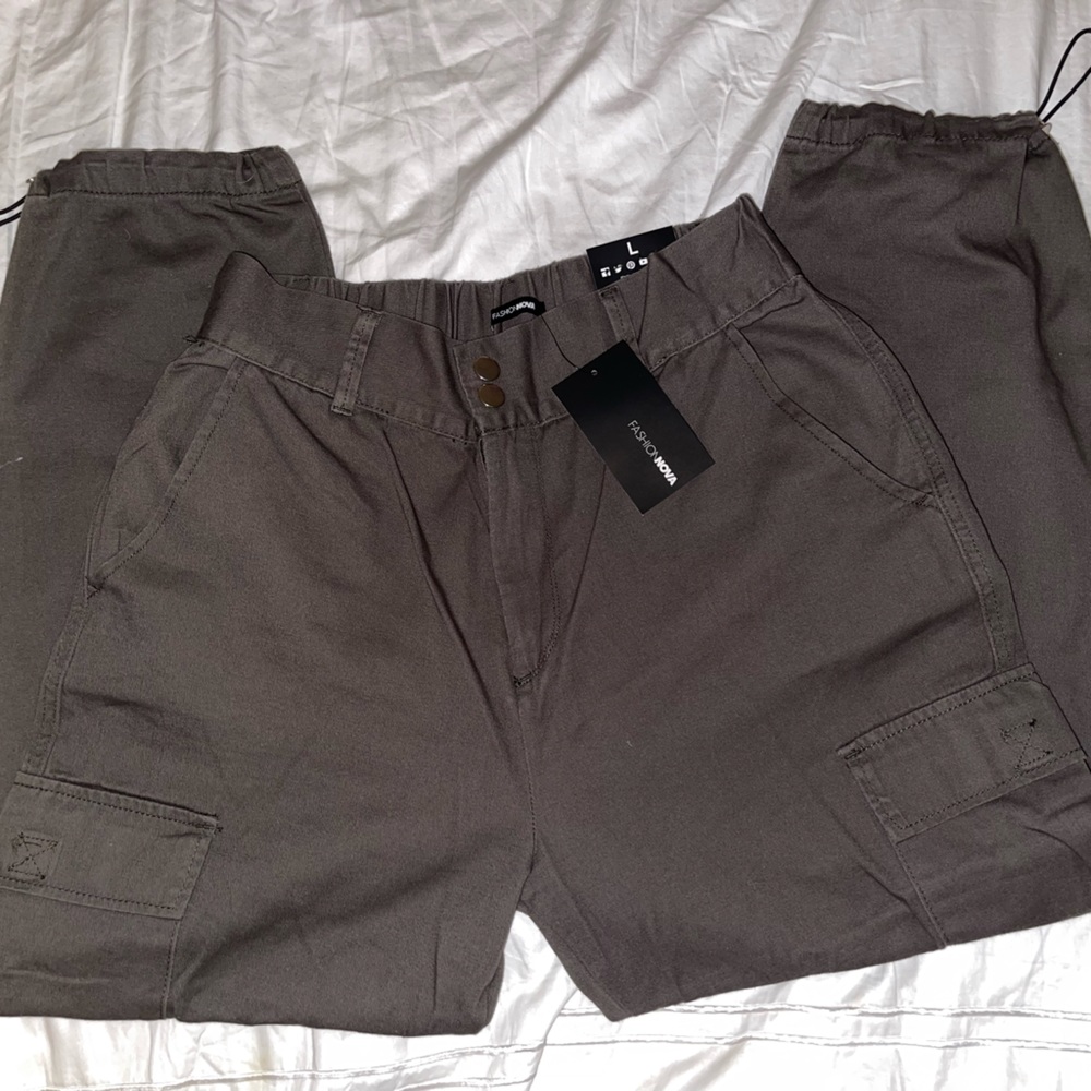 FashionNova cargo pants NWT